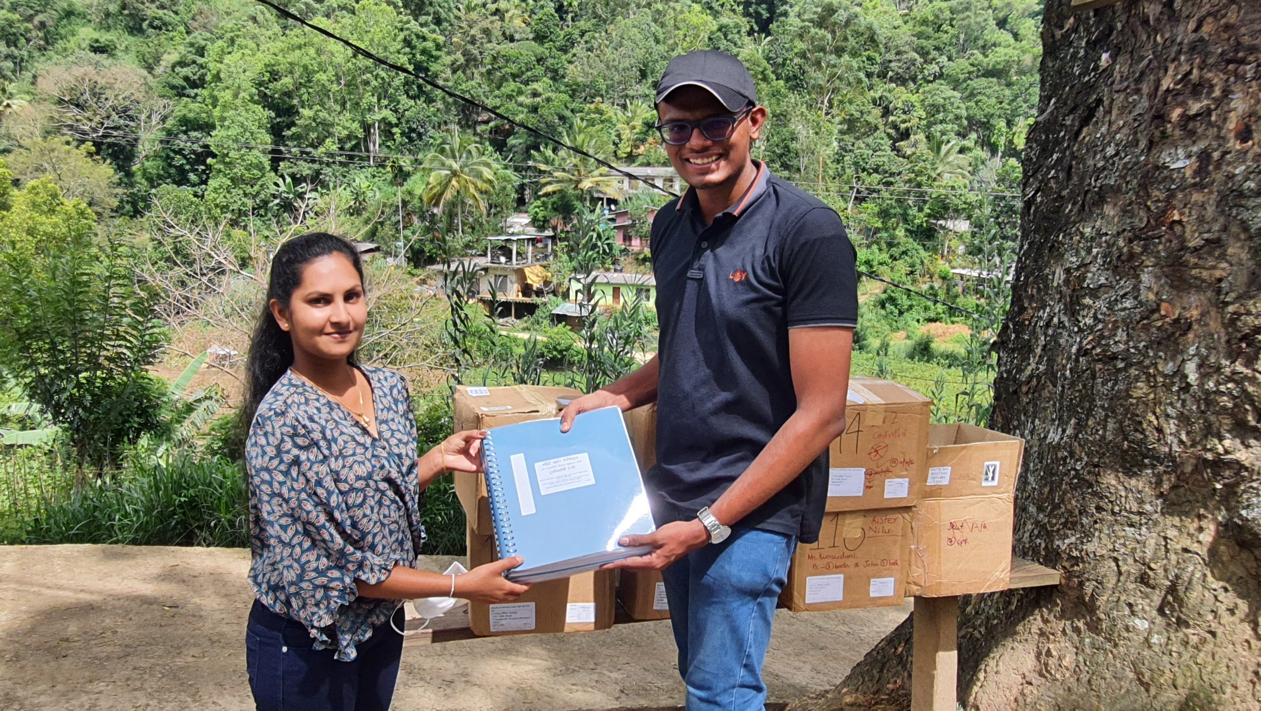 Een braillebijbel voor blinde christenen in Sri Lanka