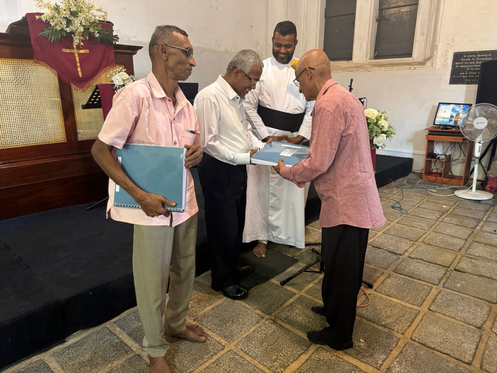 Blinde christenen in Sri Lanka krijgen een eigen braillebijbel
